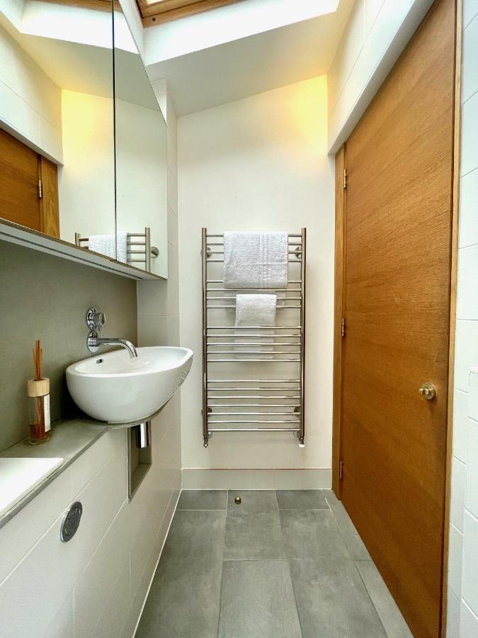 Stylish 2-Bedroom Townhouse Next To Brighton Station Екстериор снимка